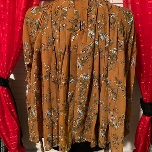 Kenzie peasant floral top